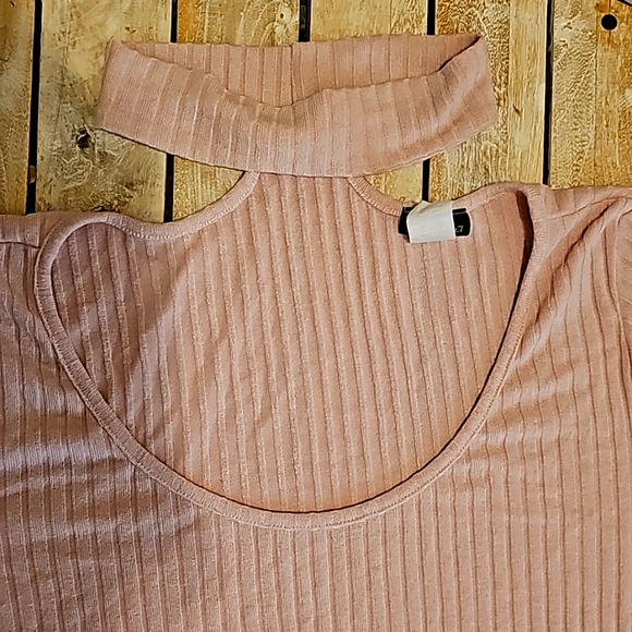 💥4 for $25💥Women's 3xl T Shirt w/ Neck addition - Picture 3 of 5